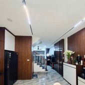 Bán nhà Nguyễn Văn Cừ, Long Biên 50m² x 5 tầng, phân lô, ô tô ở ngay. Dưới 10.9 tỷ